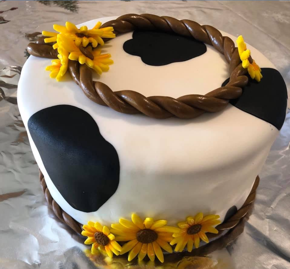 Cow Cake · custom cake by Zugar Coma Zweetz