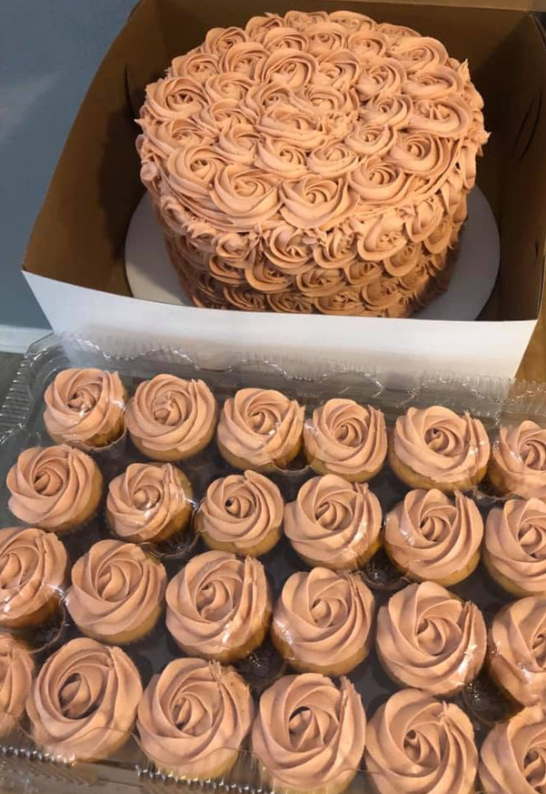 Specialty Cake with Cupcake Combo · custom cake by Zugar Coma Zweetz